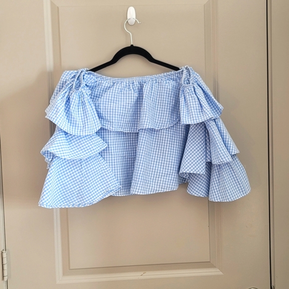 Tops - Like New Top size S (juniors) off the shoulder blouse